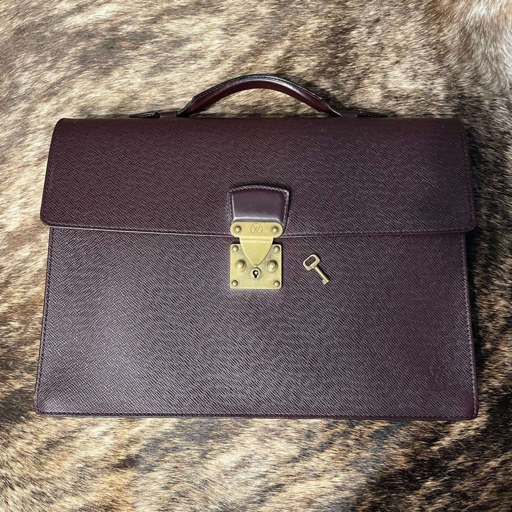 Louis Vuitton Burgundy Taïga Leather briefcase